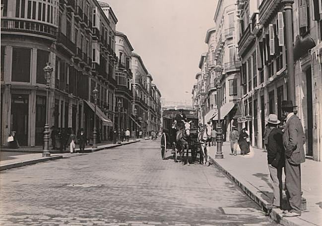 Calle Larios a principios del siglo XX. Archivo Muñoz Antivón