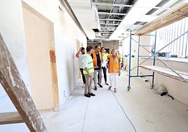 La alcaldesa, Ángeles Muñoz, ha realizado una visita a las instalaciones con el delegado provincial del ramo, Carlos Bautista.