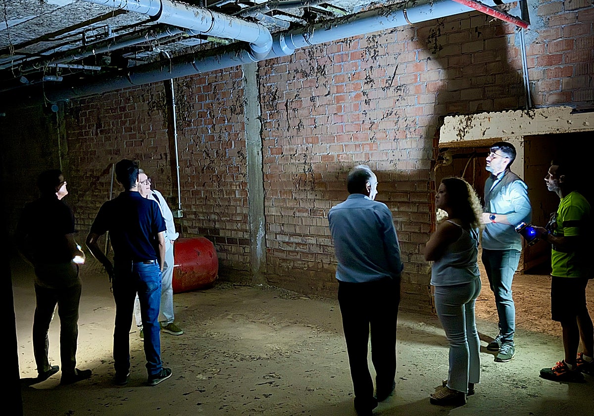 Imagen principal - Algunas imágenes de como se encuentra en la actualidad las instalaciones.