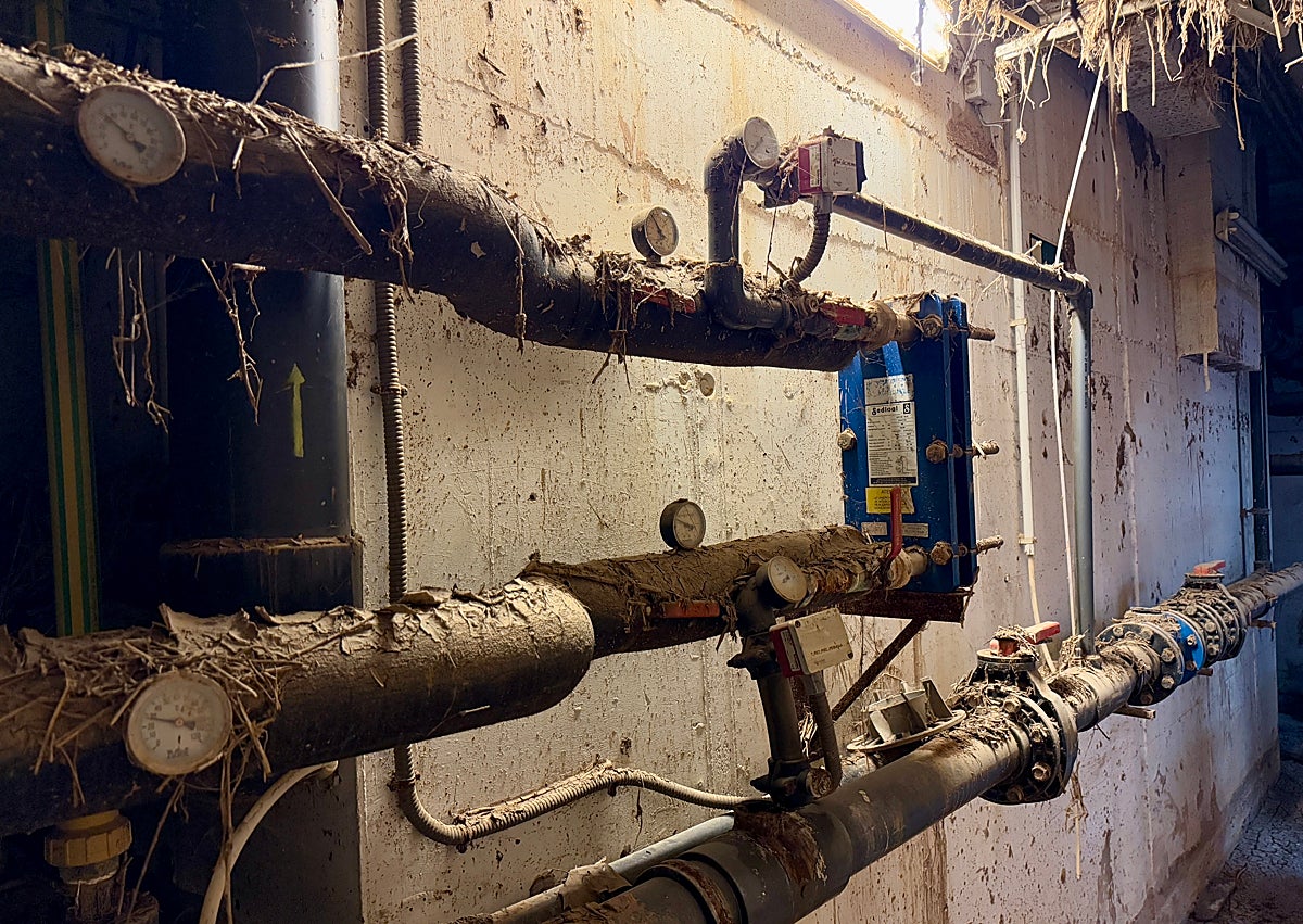 Imagen secundaria 1 - Algunas imágenes de como se encuentra en la actualidad las instalaciones.