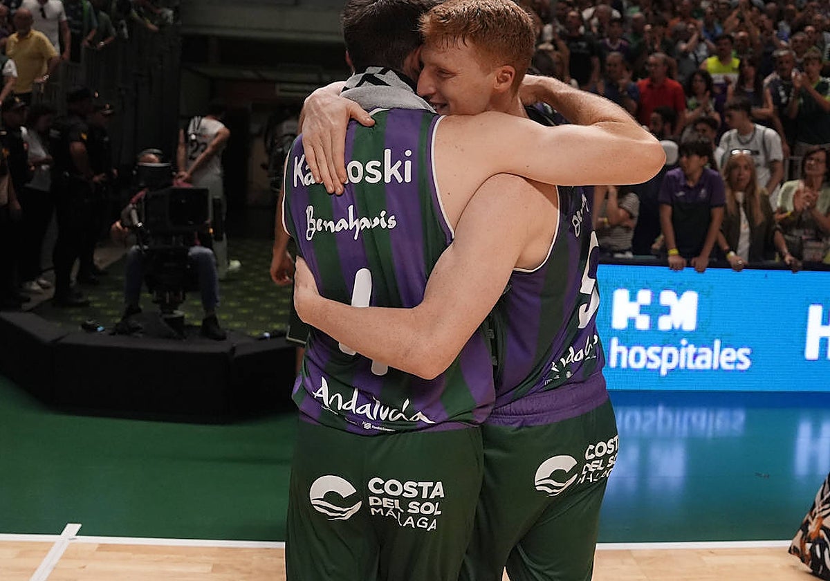 Kalinoski y Díaz, con el pantalón con la publicidad Costa del Sol.