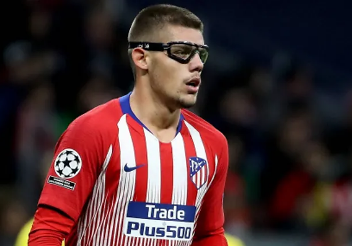 Montero portaba gafas protectoras en su etapa en el primer equipo del Atlético de Madrid (2018-19), con el que debutó en Primera y en la Champions.