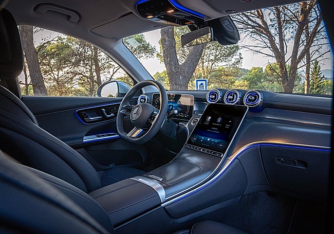 Interior Mercedes-Benz 300e.