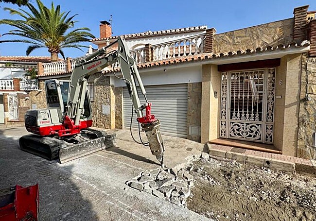 Imagen de las obras en la calle Torres Viejas de Macaca.
