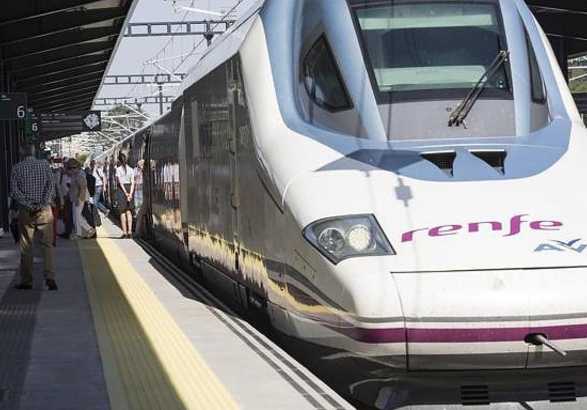 Restablecida la circulación de trenes AVE tras un nuevo «colapso ferroviario» con 2.200 pasajeros evacuados