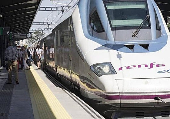 Restablecida la circulación de trenes AVE tras un nuevo «colapso ferroviario» con 2.200 pasajeros evacuados
