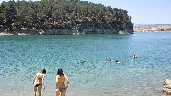 Siete cosas que no hay que perderse durante este verano en una visita a los embalses del Guadalhorce