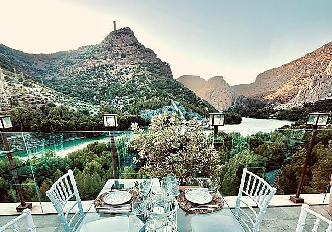 Terraza del restaurante La Garganta.