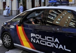 Sorprendido en Plaza Mayor con una cámara camuflada en su zapato para grabar debajo de las faldas