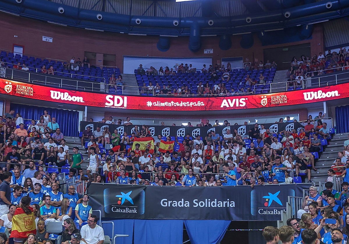 Imagen de la Grada Solidaria de CaixaBank en Málaga.
