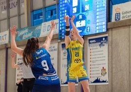 María Roters, acierto y altura para el Unicaja Mijas