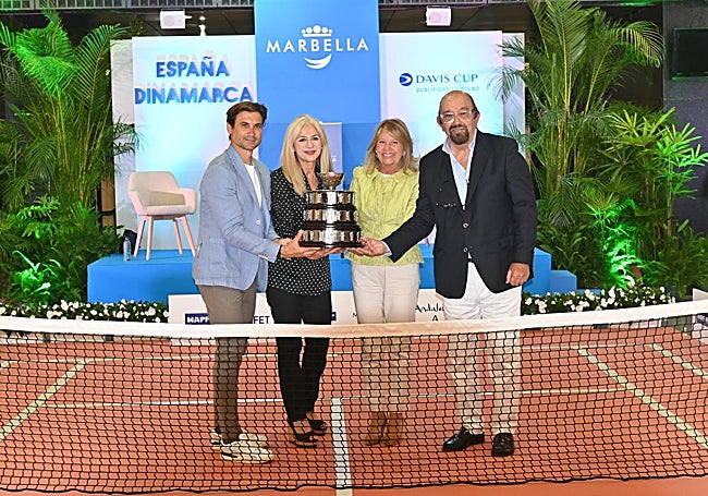 David Ferrer, Patricia del Pozo, Ángeles Muñoz y Miguel Díaz, en la presentación de la serie.