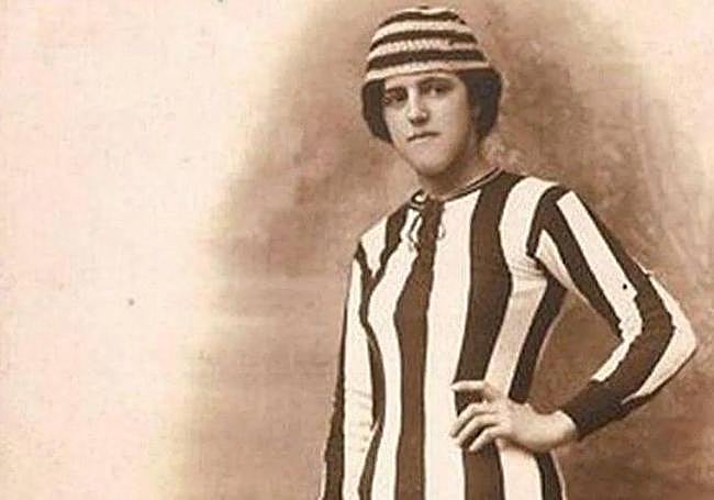 Anita aprovechaba para poder vestirse de futbolista en los carnavales.