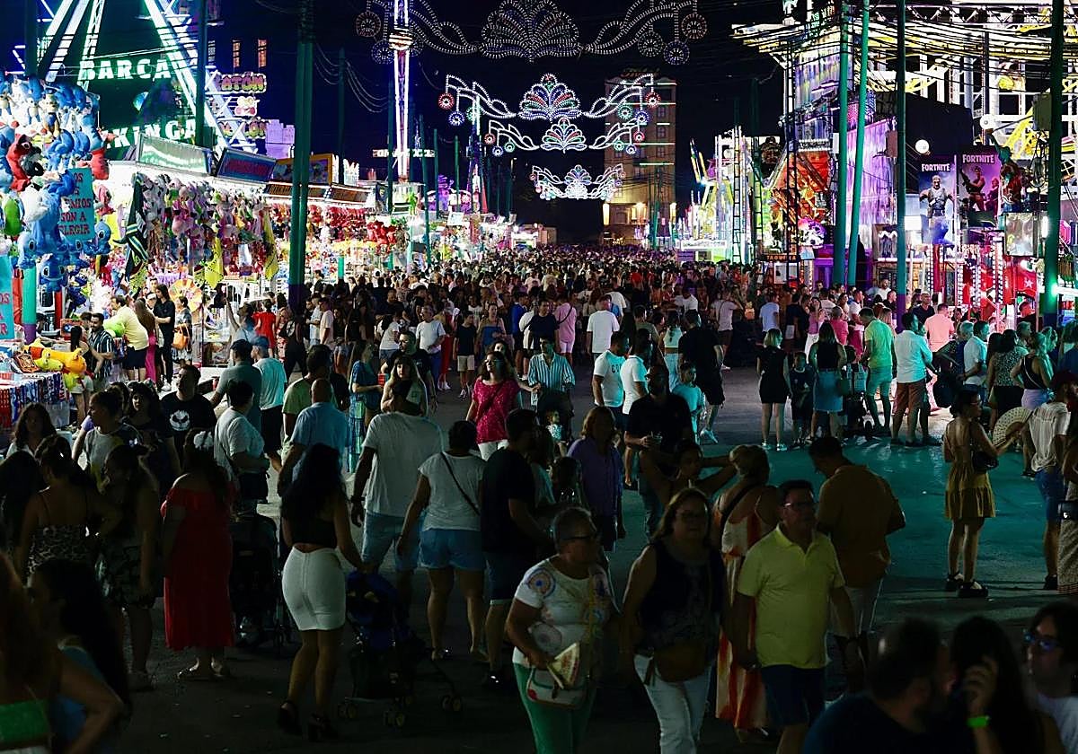 El Real, una noche de la Feria de Málaga de 2024.