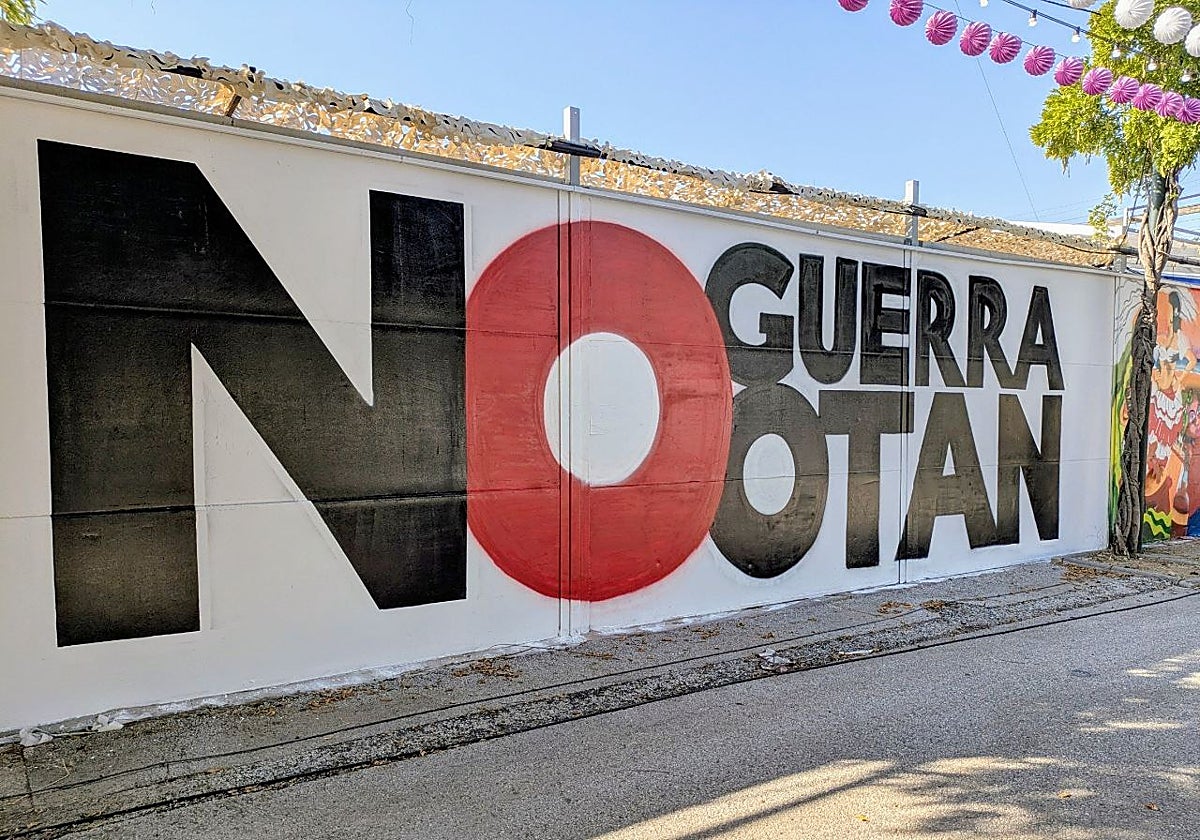 En la imagen, el motivo por el que el área de Fiestas ha apercibido a la Caseta del Rincón Cubano del PCE, en la Feria de Málaga.