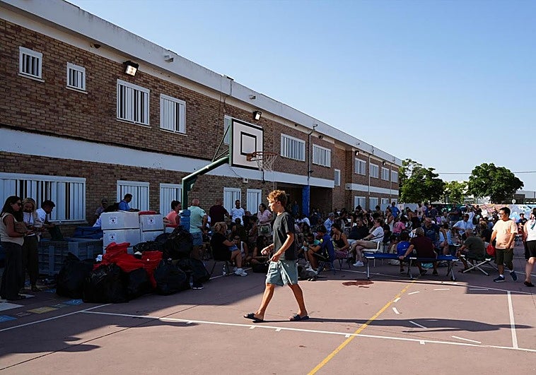 Imagen de algunos de los desalojados que fueron atendidos por Cruz Roja