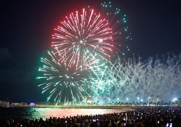 Espectáculo de fuegos artificiales durante el comienzo de la feria del pasado año.