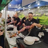 Platos de jamón a 5 euros: más de 200 cortadores se dan cita en el X Certamen Mundial del Jamón de Estepona