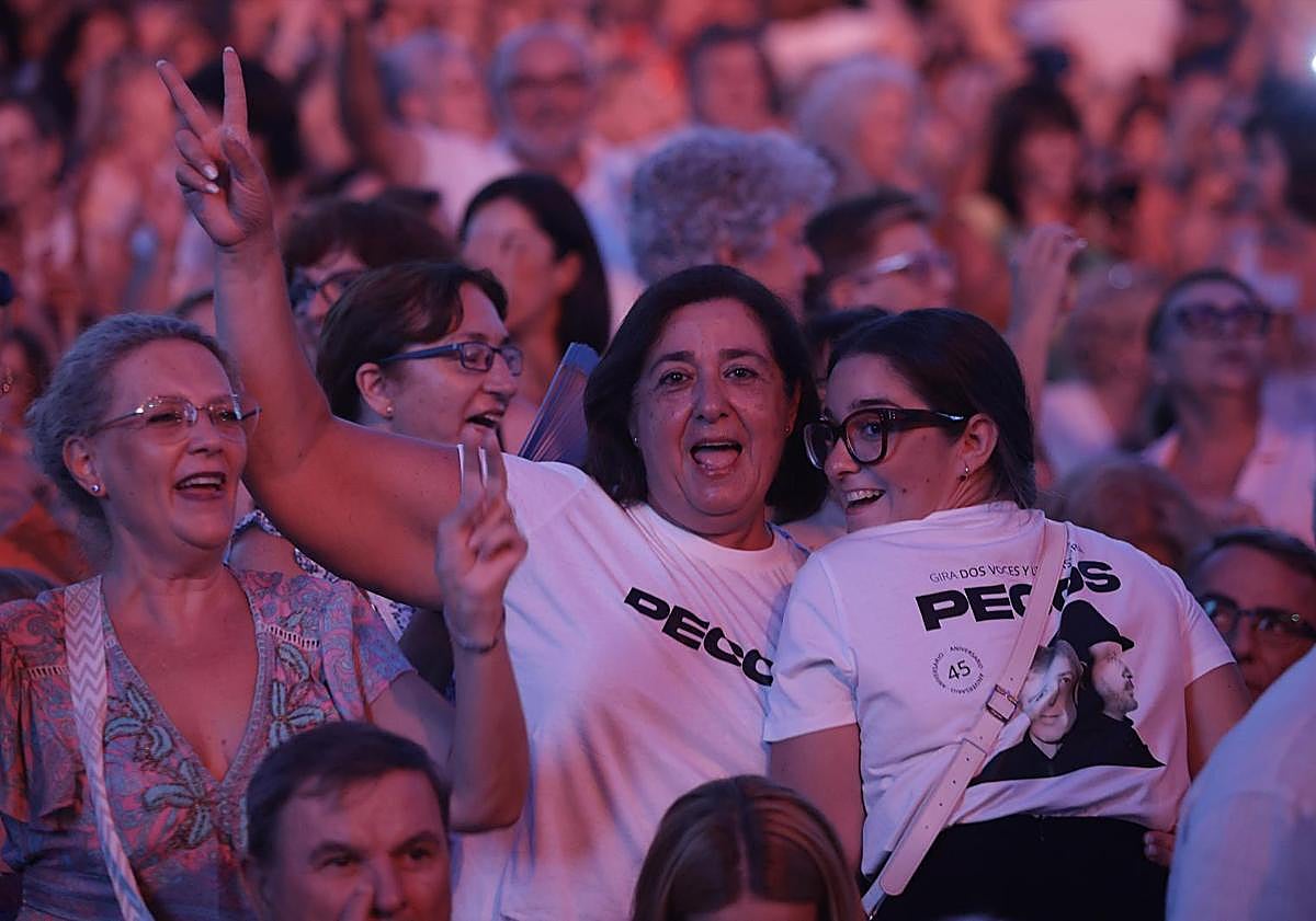 Imagen principal - El fenómeno fan no caduca con Pecos: noche &#039;revival&#039; en Marenostrum Fuengirola