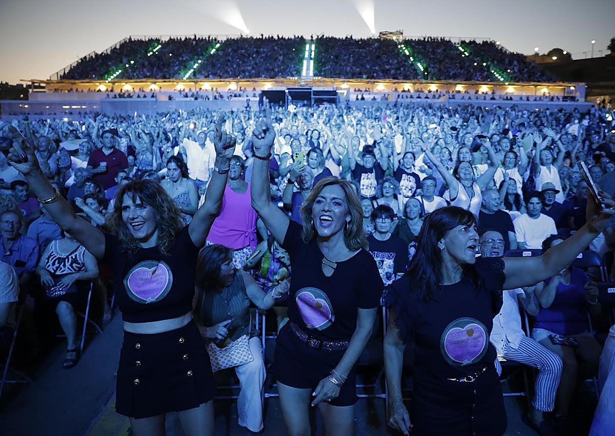 Imagen secundaria 1 - El fenómeno fan no caduca con Pecos: noche &#039;revival&#039; en Marenostrum Fuengirola