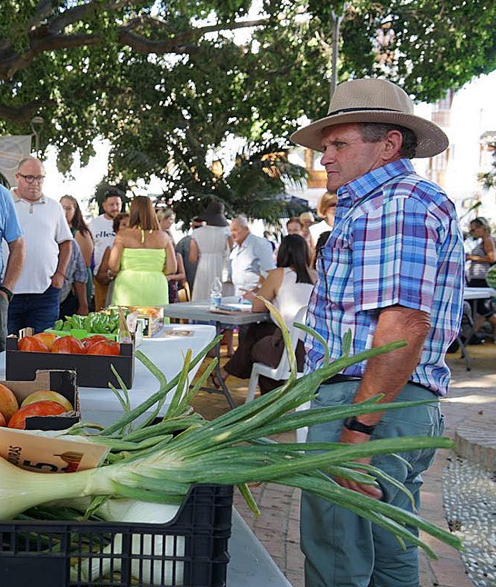 Imagen secundaria 2 - Varios momentos del Concurso Subasta y Concurso Hortofrutícola.