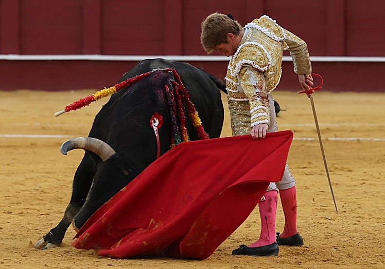 Natural de Jiménez al quinto del festejo.