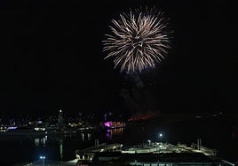 Espectáculo de drones y de fuegos artificiales para abrir la Feria de Málaga 2025