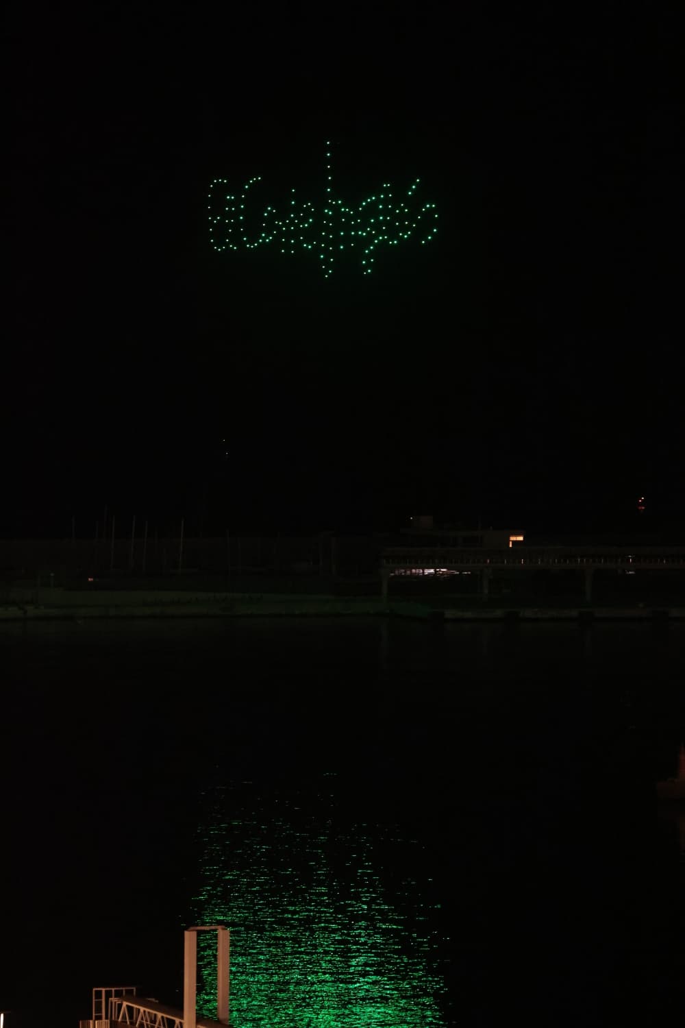 Las mejores imágenes del espectáculo de fuegos artificiales y drones de la Feria de Málaga 2025