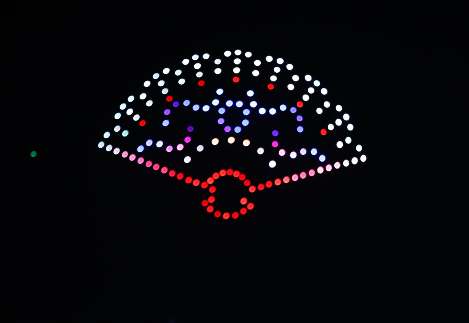 Las mejores imágenes del espectáculo de fuegos artificiales y drones de la Feria de Málaga 2025