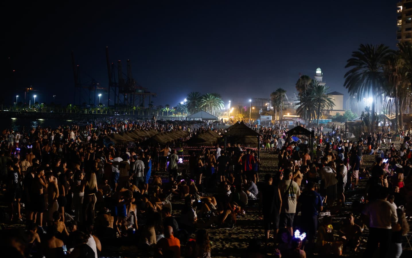 Las mejores imágenes del espectáculo de fuegos artificiales y drones de la Feria de Málaga 2025