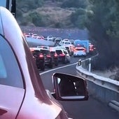 Los atascos en la autovía y en la autopista hicieron que muchos asistentes al concierto no pudieran llegar.