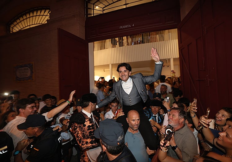 Ventura, a hombros, por la puerta grande.