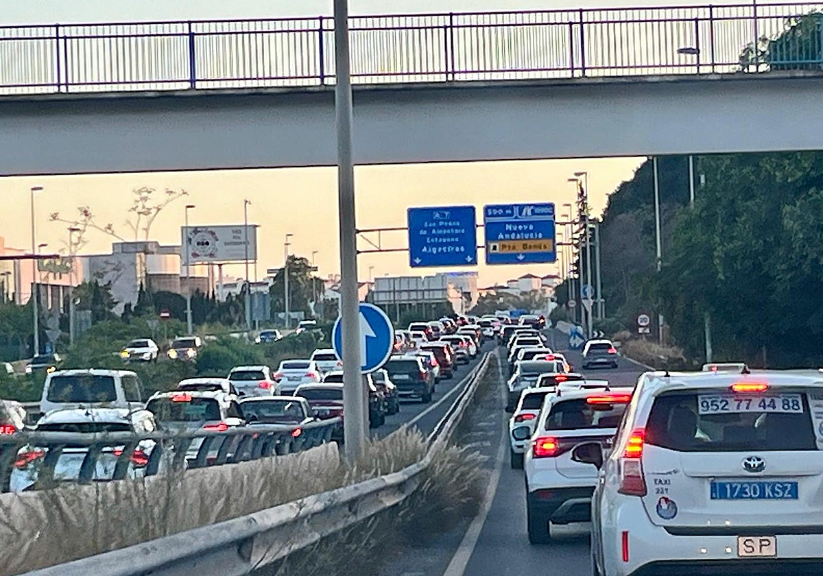 El concierto de Manuel Carrasco provocó grandes retenciones en la autovía y la autopista.