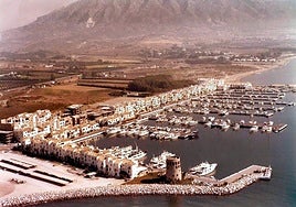 Vista de Puerto Banús a principios de los años setenta.