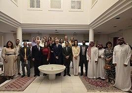 Técnicos de Turismo Costa del Sol, en una de las acciones en el Golfo Pérsico.