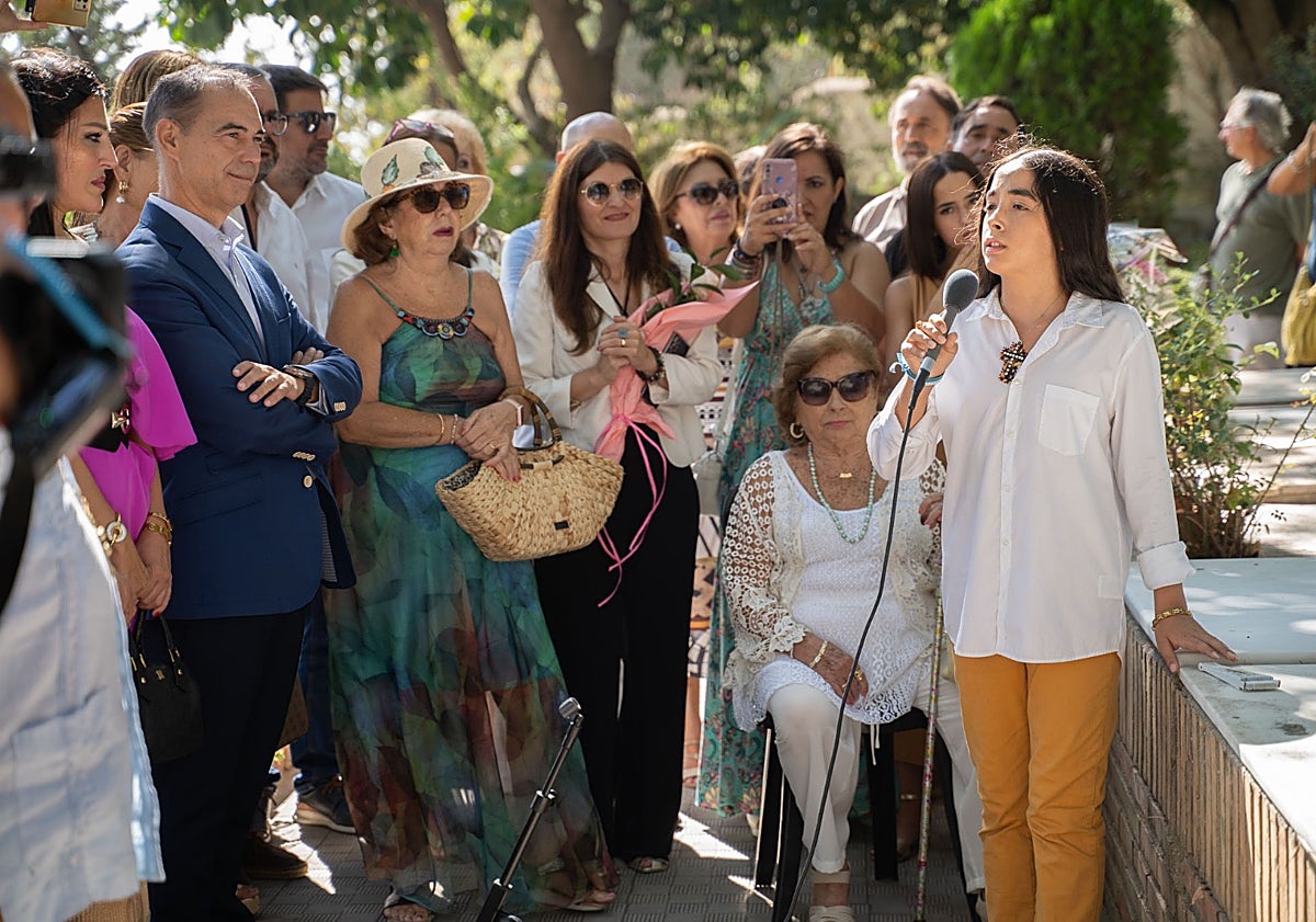 Imagen principal - El acto ha contado con actuaciones musicales y ha sido conducido por Fernando Luis Aisa, secretario personal, amigo y principal responsable del legado de Imperio Argentina.