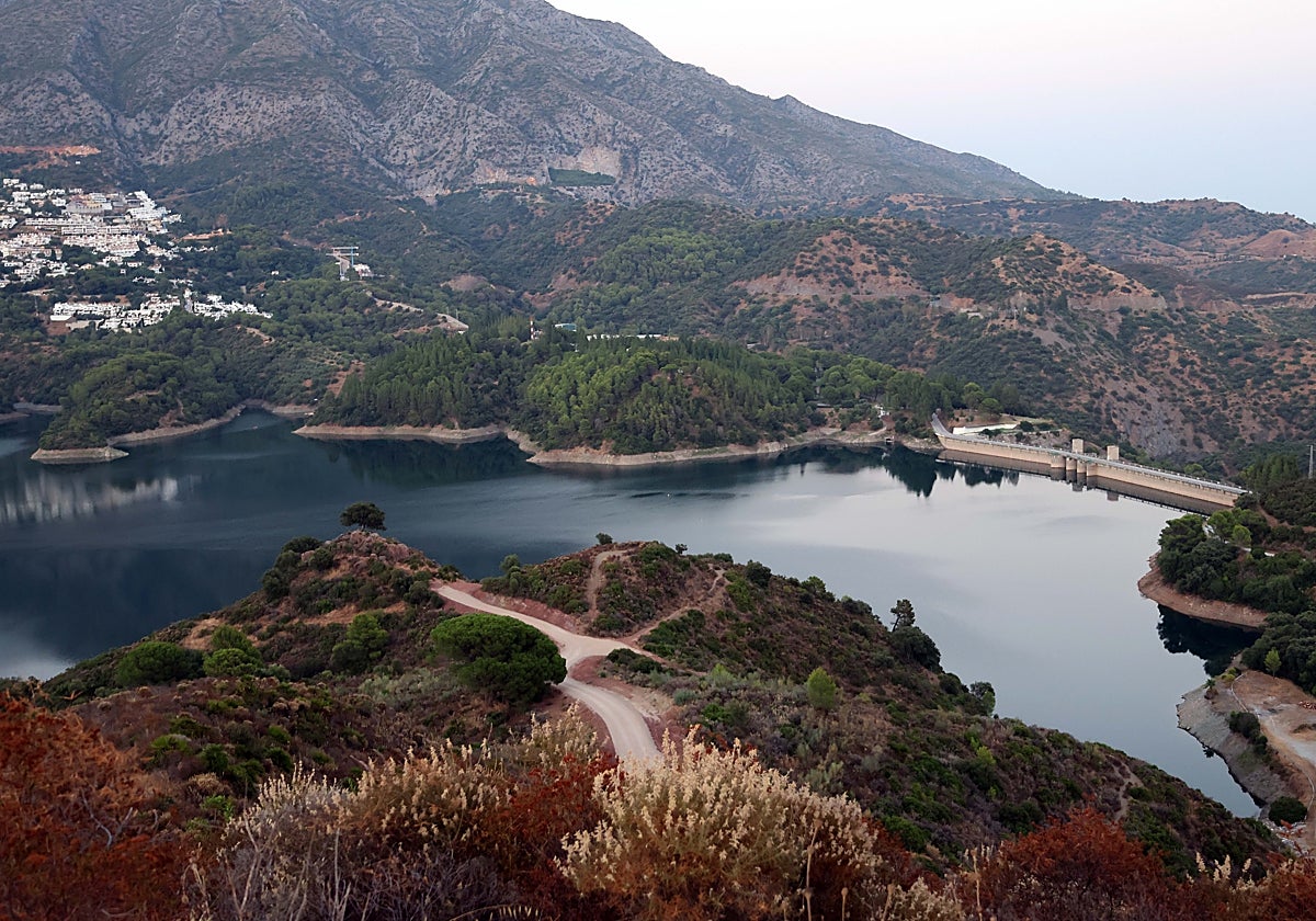 Esta es la estampa que ofrecía el embalse de La Concepción en pleno agosto: el mejor desde 2013.