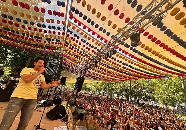 David Civera en el concierto vespertino en el Paseo Real de Antequera