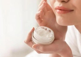 Retiran varios lotes de una crema facial hidratante de una conocida marca coreana