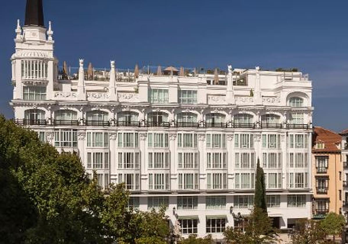 El hotel ME Reina Victoria de Madrid pone a la venta muebles de lujo a precios reducidos