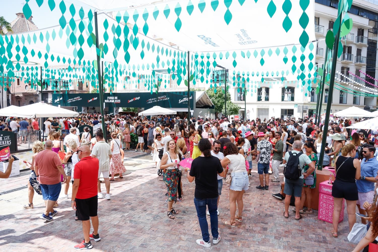 Ambiente de la última jornada de feria de Málaga en el Centro Histórico.