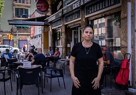 Eva fue una de las personas que asistió a la víctima tras llegar malherido a la cafetería.