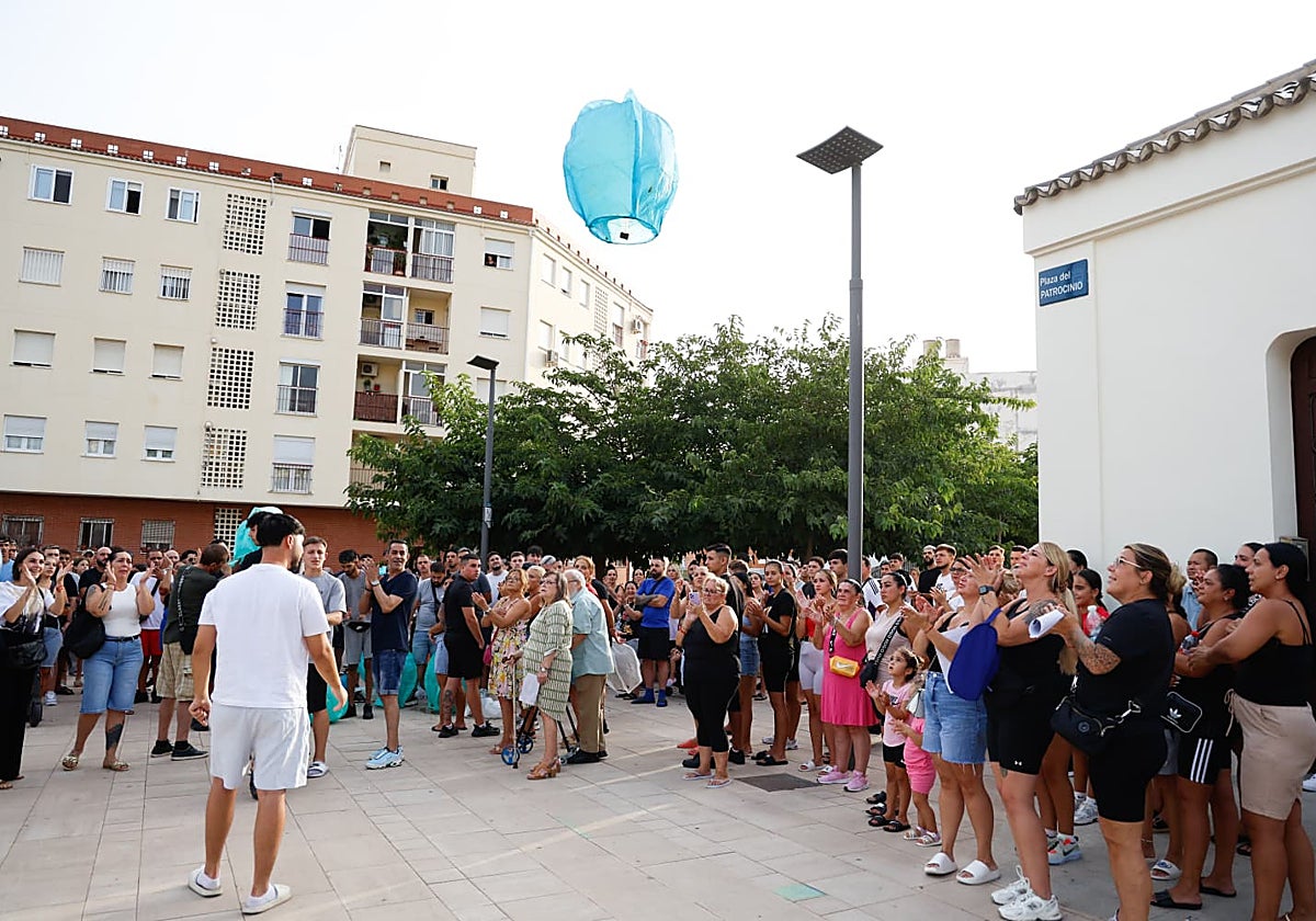 Instante de la concentración, que ha congregado a cerca de 300 vecinos.