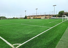El césped del campo de fúbtol José Antonio Gallardo.