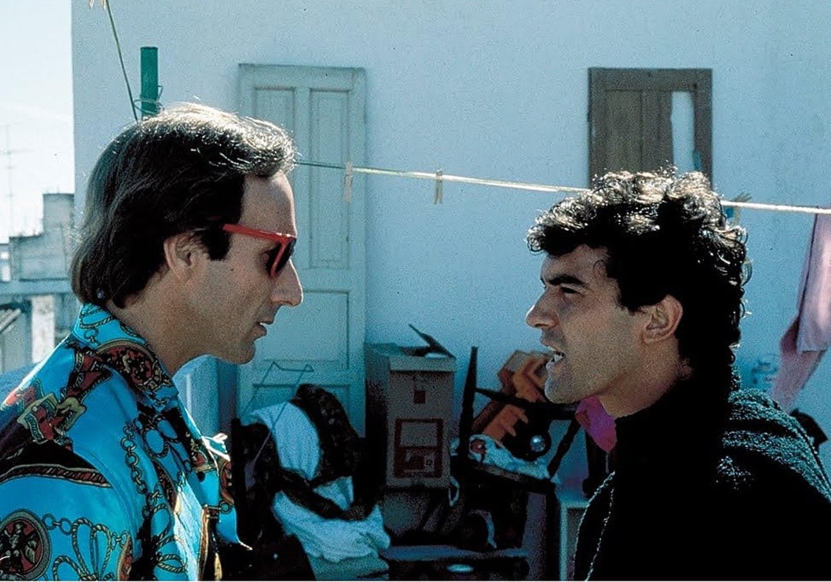 Eusebio Poncela y Antonio Banderas, en un fotograma de 'La ley del deseo'.