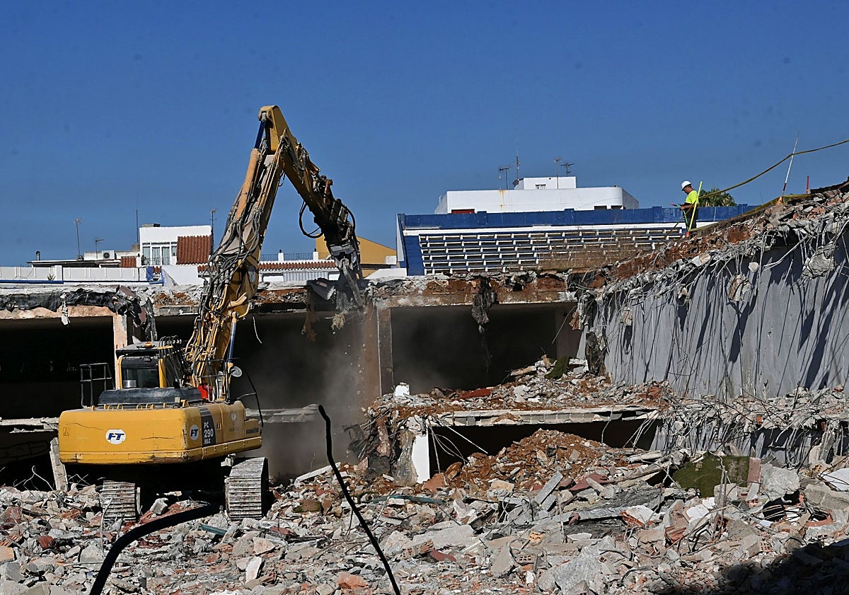 Imagen principal - Aspecto que presenta actualmente el interior del estadio municipal.