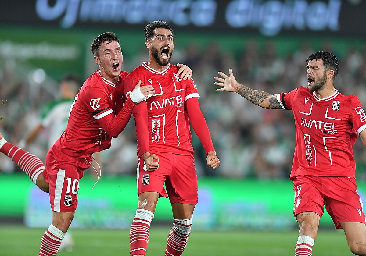 Luis Muñoz celebra un gol con el Cartagena en El Sardinero.