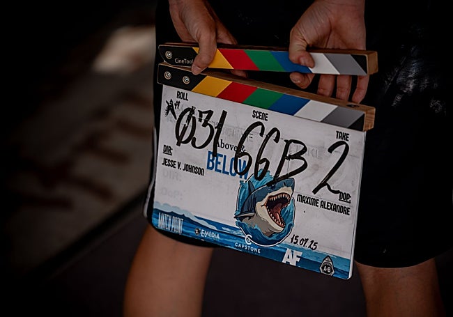 Claqueta de 'Above & Below', la película de tiburones en la que participa Banderas.