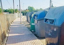 Contenedores tras la retirada de residuos.