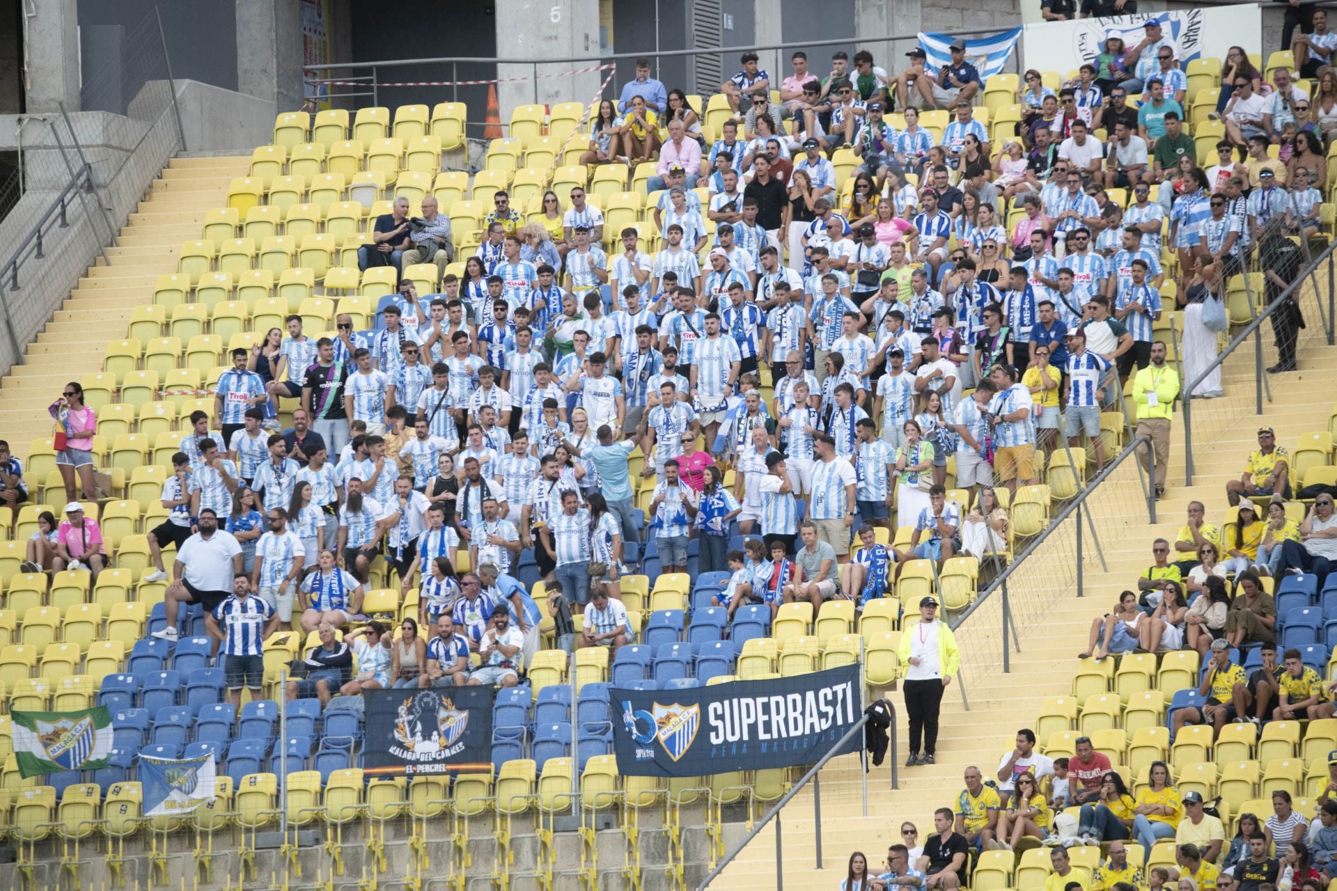 El partido Las Palmas- Málaga, en imágenes